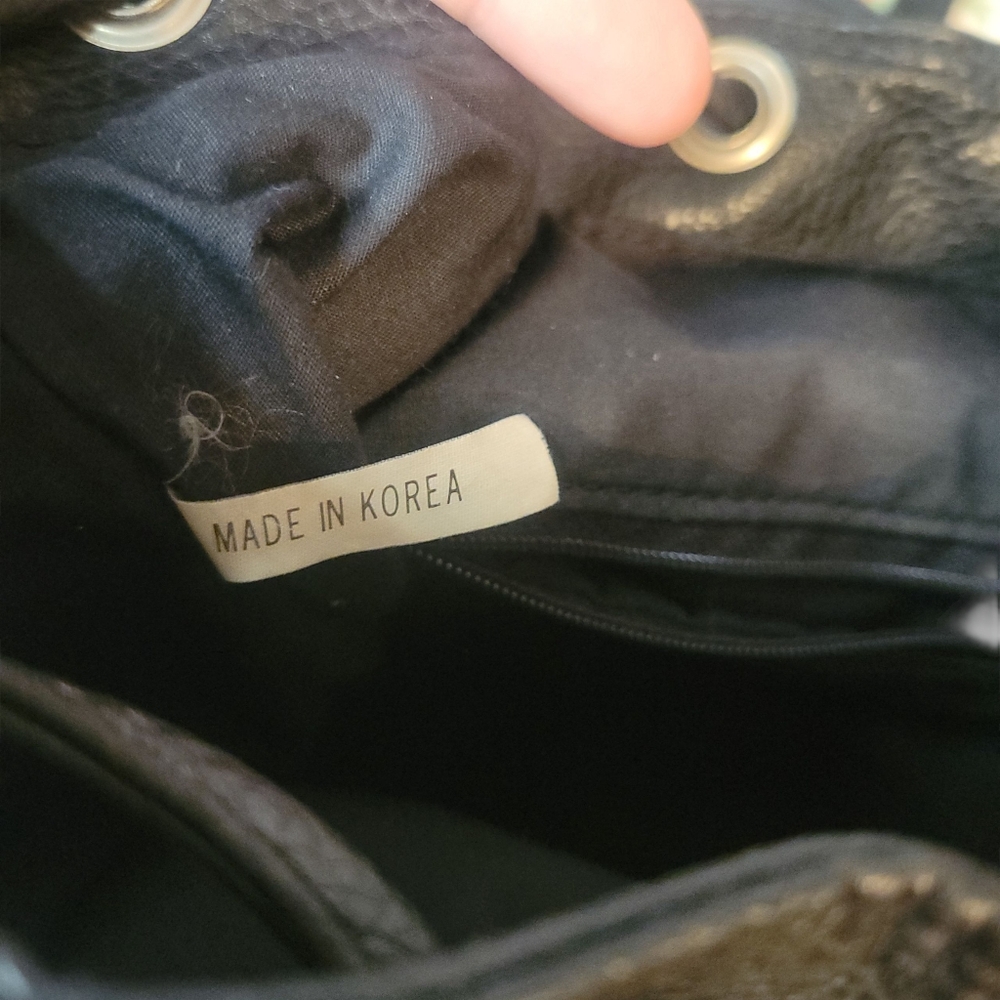 Vintage 1990s GUESS USA Black Pebble Leather Buckle Drawstring Backpack - Picture 8 of 10